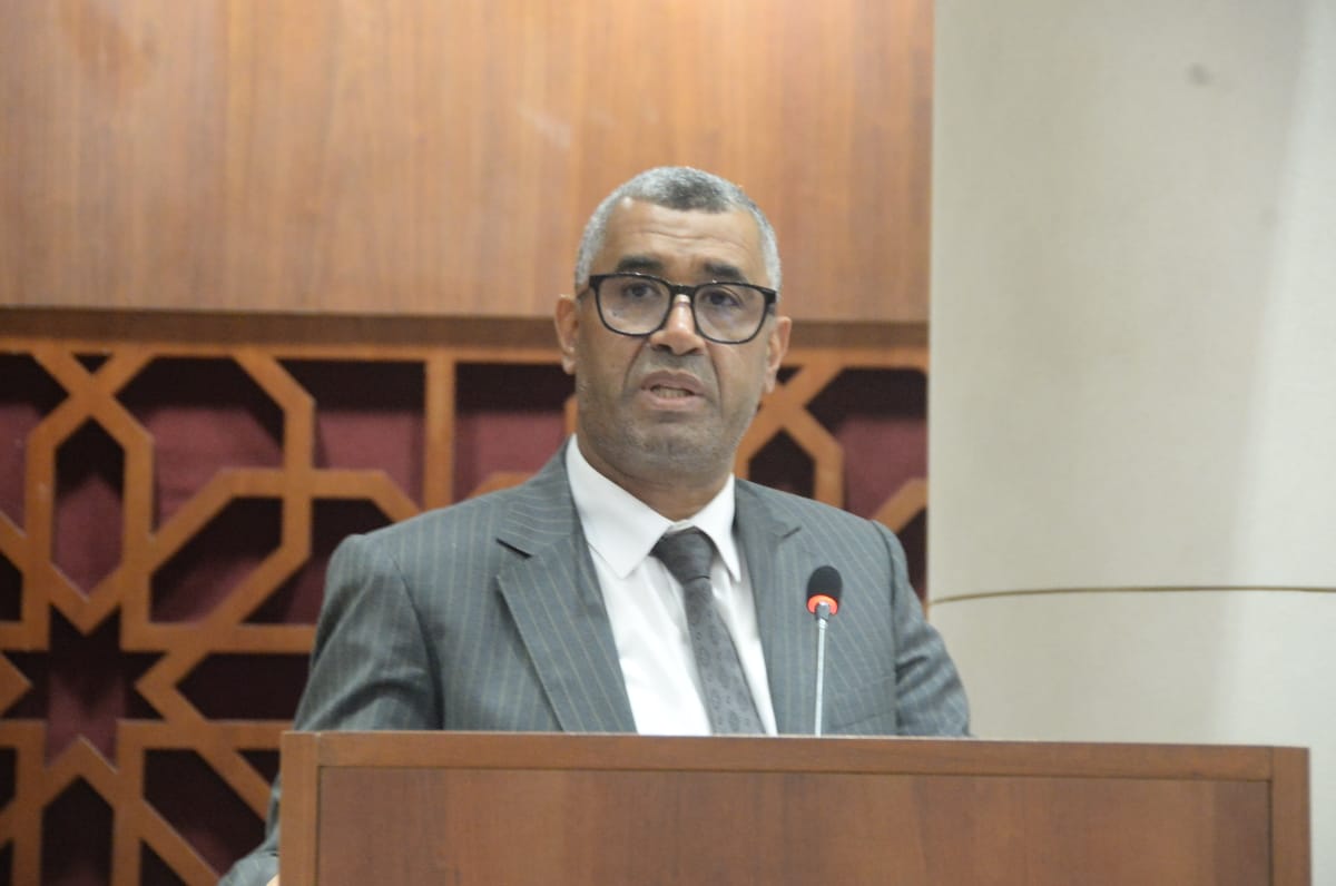 بووانو يحذّر من استغلال "الضريبة على الدخل" لشرعنة "قمار القاصرين" وتبييض الأموال